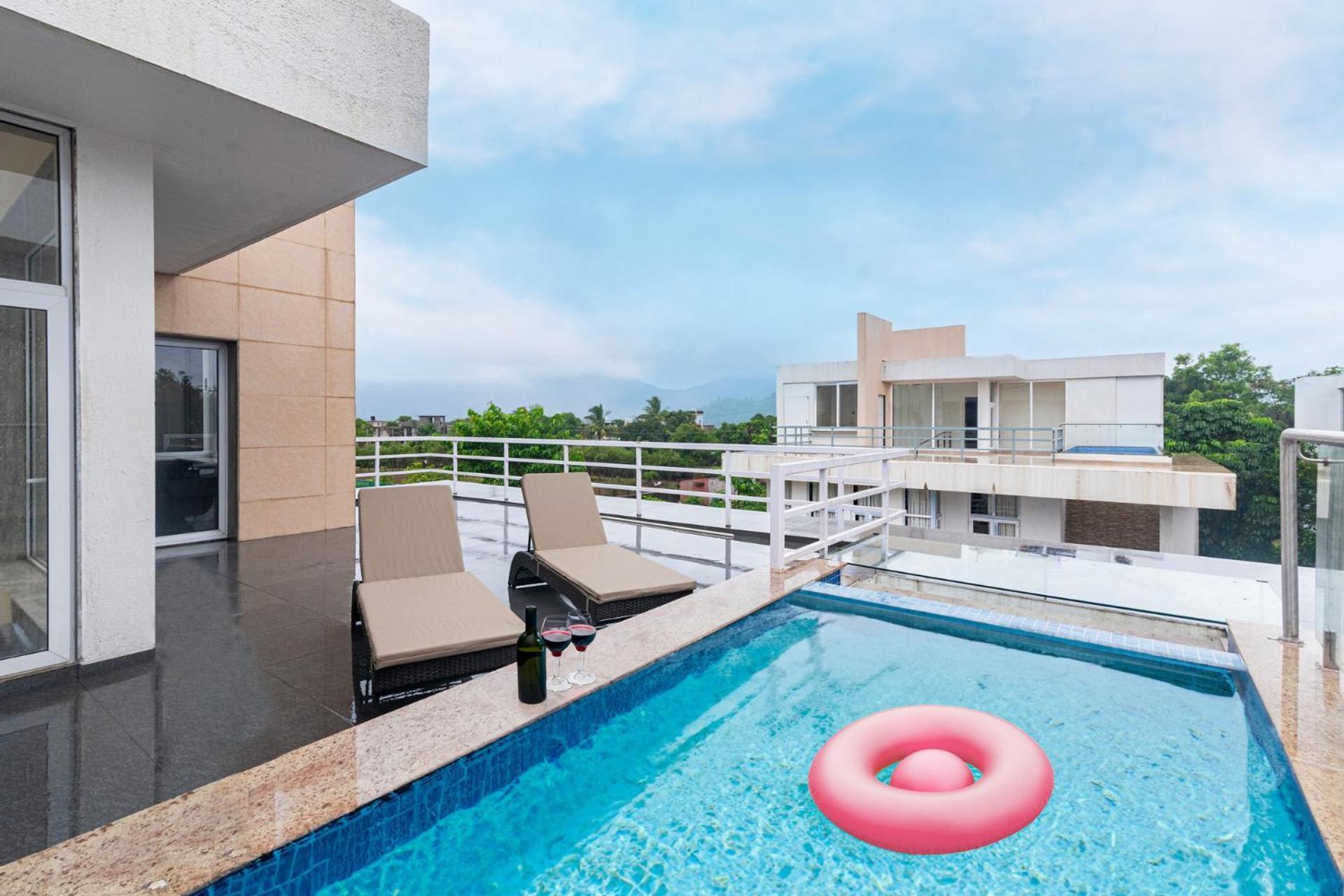 Sierra Skies By Stayvista - A Mountain-View Villa Featuring A Rooftop Swimming Pool, Jacuzzi, Turf, And A Gym For An Elevated Stay Лонавала Екстериор снимка